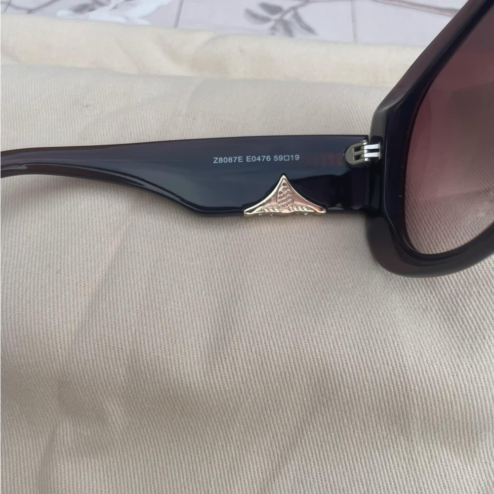 Louis Vuitton round sunglasses - Picture 7 of 9